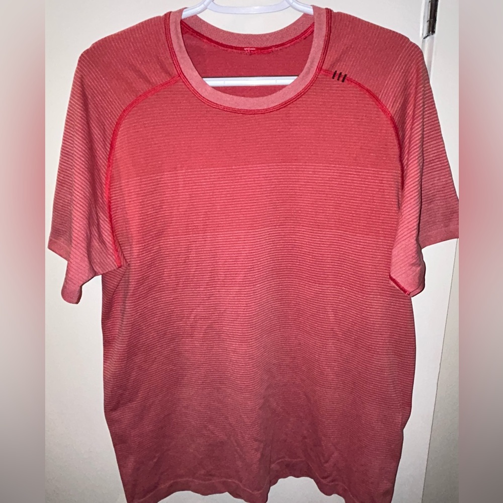 Lululemon Metal Vent Men’s Large Red Short Sleeve Shirt